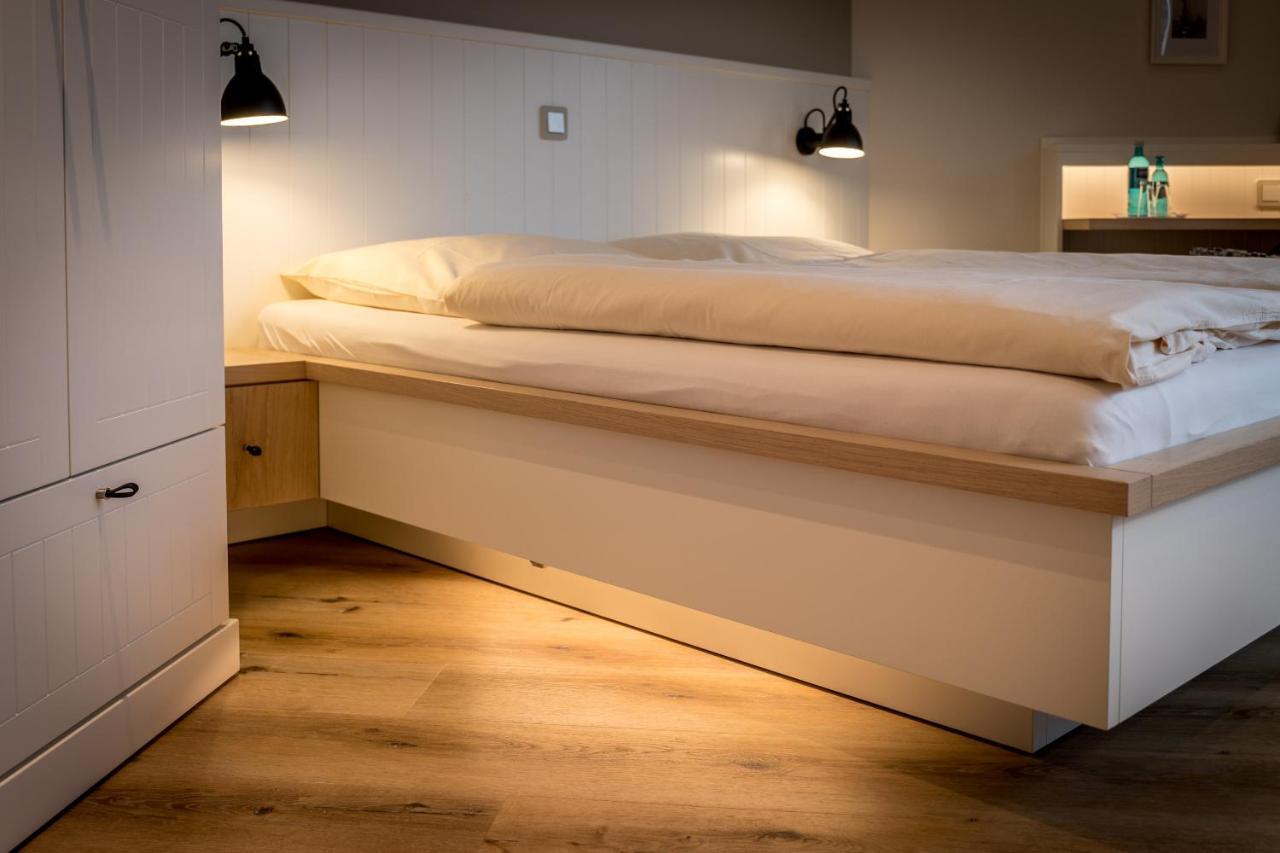 Mingers Hotel Neuharlingersiel Eksteriør bilde