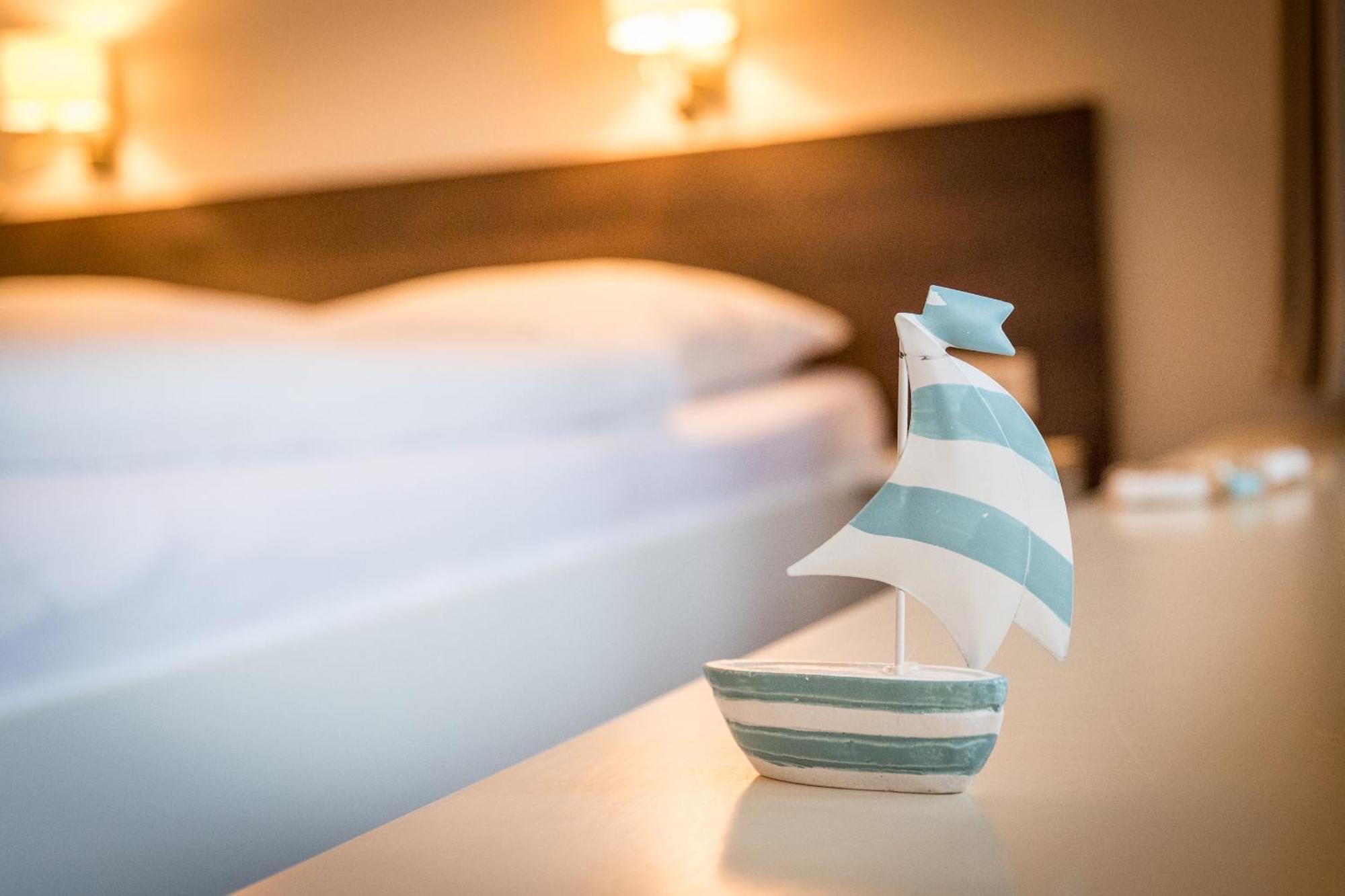 Mingers Hotel Neuharlingersiel Eksteriør bilde